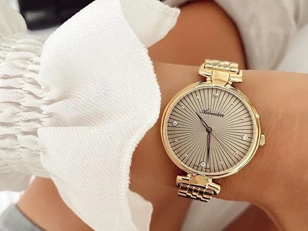 Zegarki na łańcuszku damskie – elegancja, styl i wyjątkowe modele Zegarki na łańcuszku damskie – elegancja, styl i wyjątkowe modele