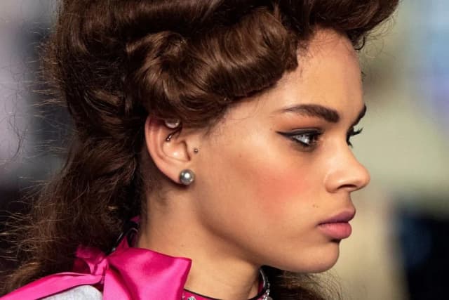 Gdzie najmniej boli kolczyk? Odkryj najbezpieczniejsze miejsca na piercing Gdzie najmniej boli kolczyk? Odkryj najbezpieczniejsze miejsca na piercing